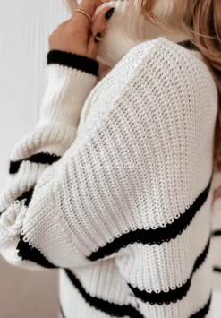 Krotki Sweter Oversize W Paski Z Golfem Ignacio Ecru