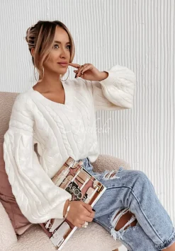 Krotki Sweter Z Ozdobnym Splotem Braidy Ecru