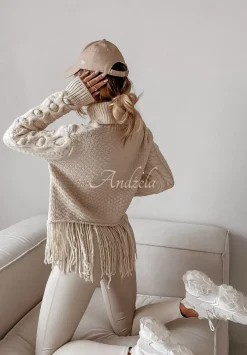 Ozdobnie Pleciony Sweter Z Golfem I Fredzlami Stay Cozy Bezowy