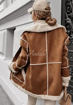 Plaszcz Z Imitacji Zamszu Z Futerkiem Icy Elegance Camelowy