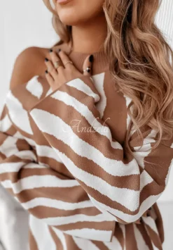 Sweter Oversize W Zebre Savania Camelowo-Bialy