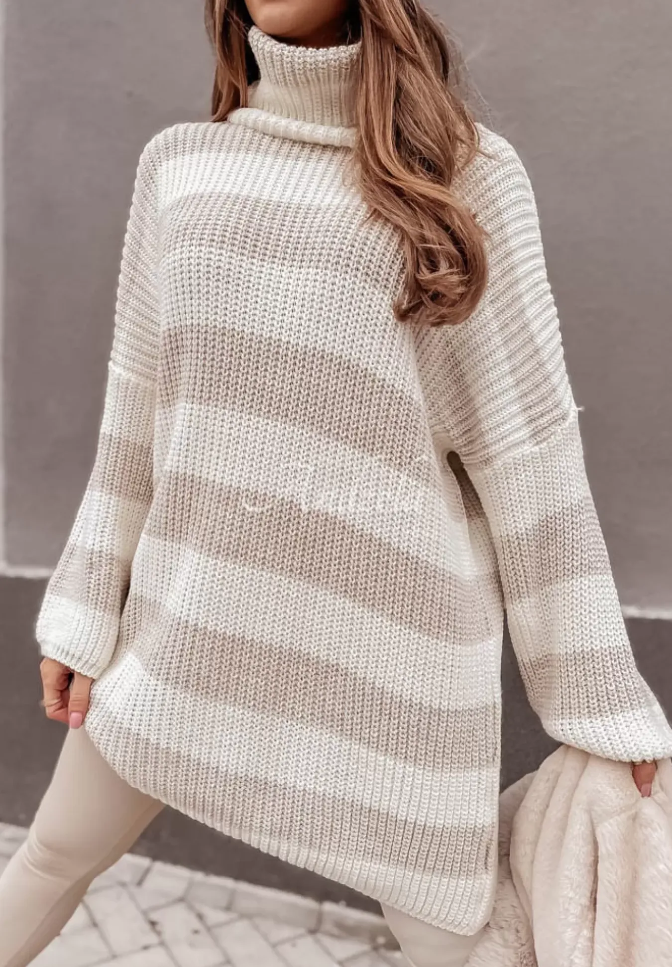 Sweter Oversize Z Golfem W Paski Bernard Bezowy