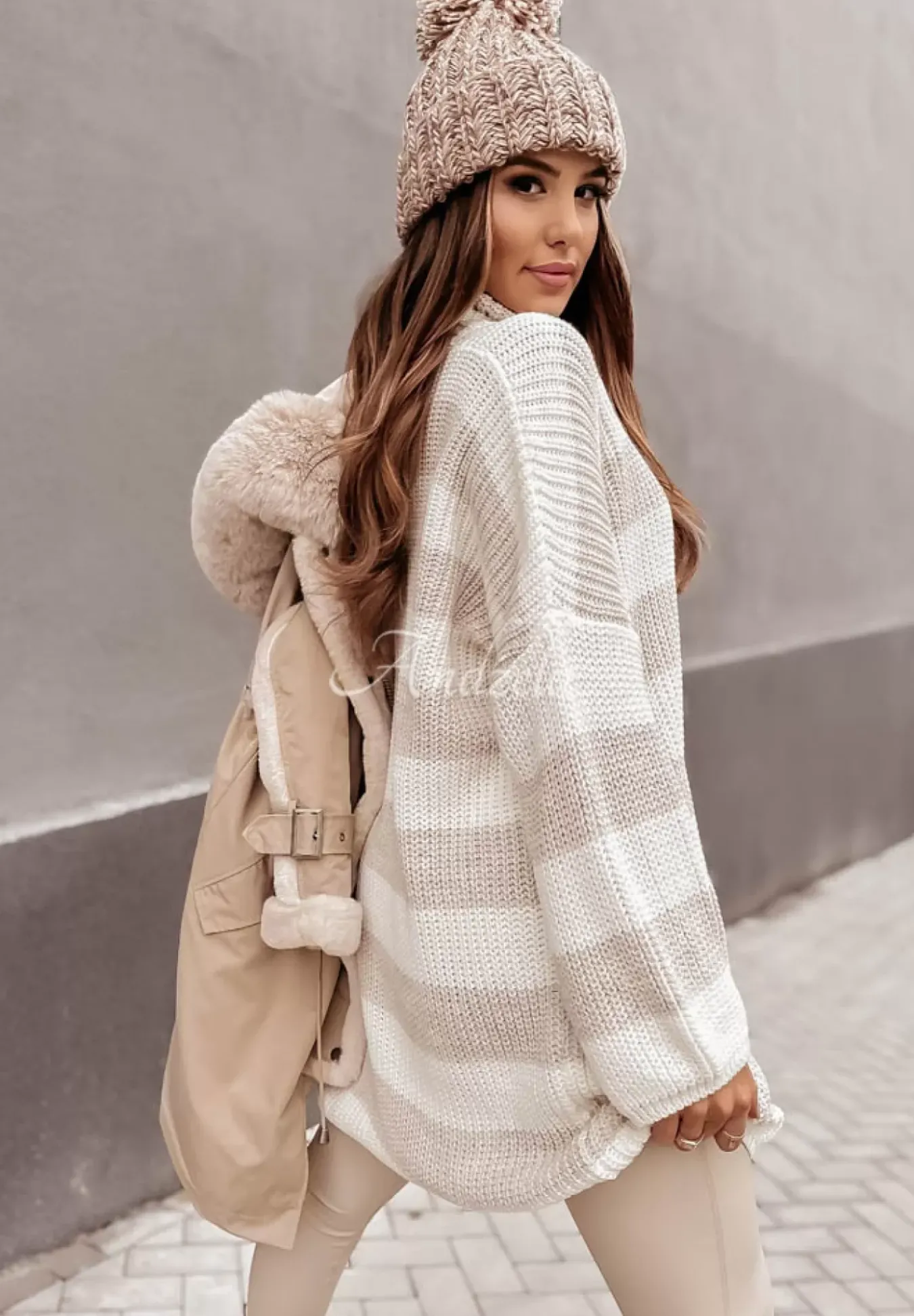 Sweter Oversize Z Golfem W Paski Bernard Bezowy