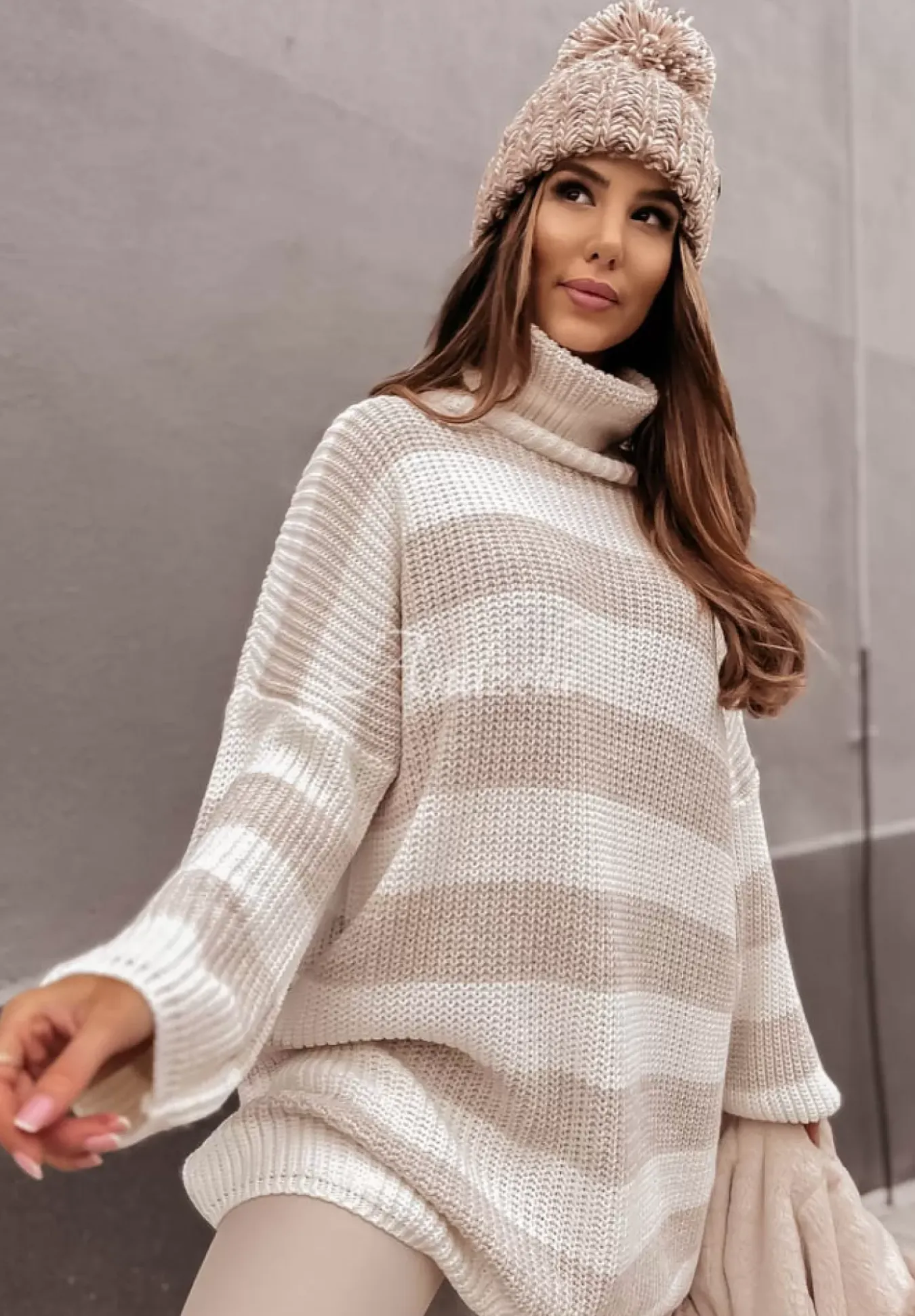 Sweter Oversize Z Golfem W Paski Bernard Bezowy