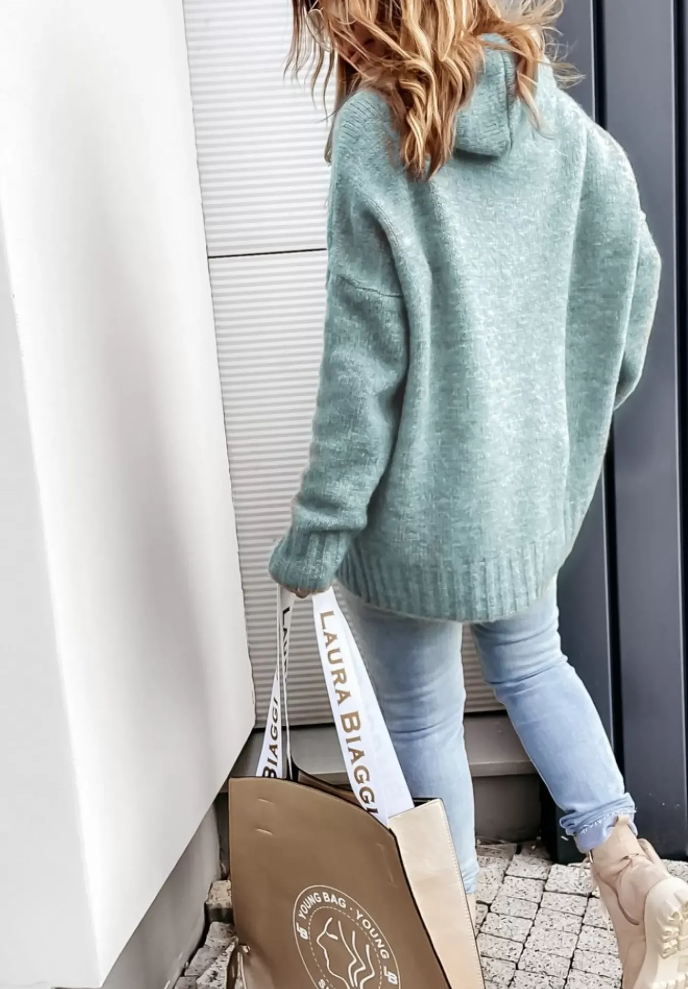 Sweter Oversize Z Kapturem Carra Jasnoniebieski