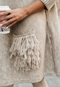Sweter Sukienka Oversize Z Fredzlami Hot Tea Bezowy