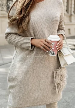 Sweter Sukienka Oversize Z Fredzlami Hot Tea Bezowy