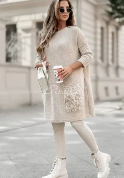 Sweter Sukienka Oversize Z Fredzlami Hot Tea Bezowy