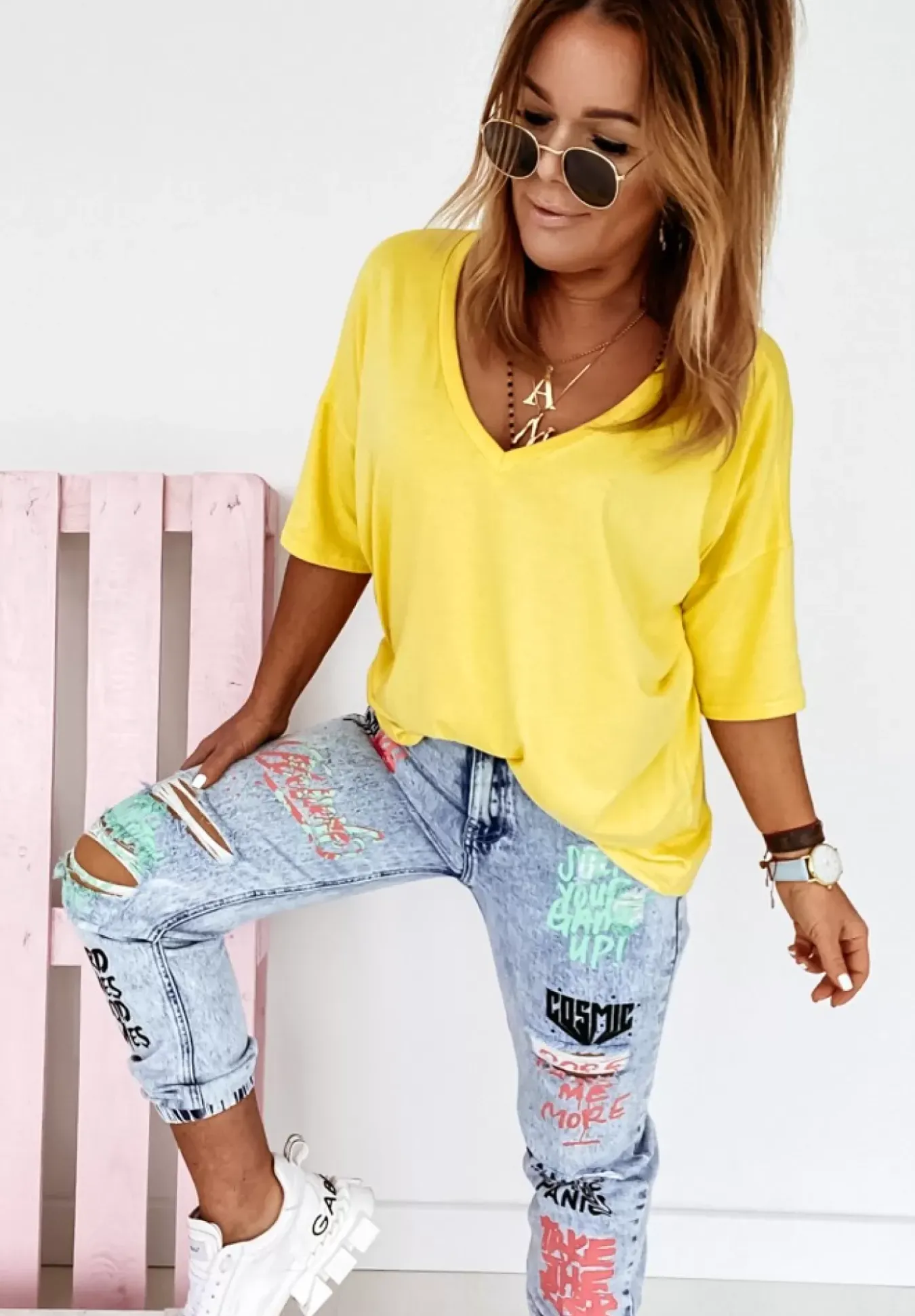 T-Shirt Oversize Z Dekoltem W Serek Cascade Zolty