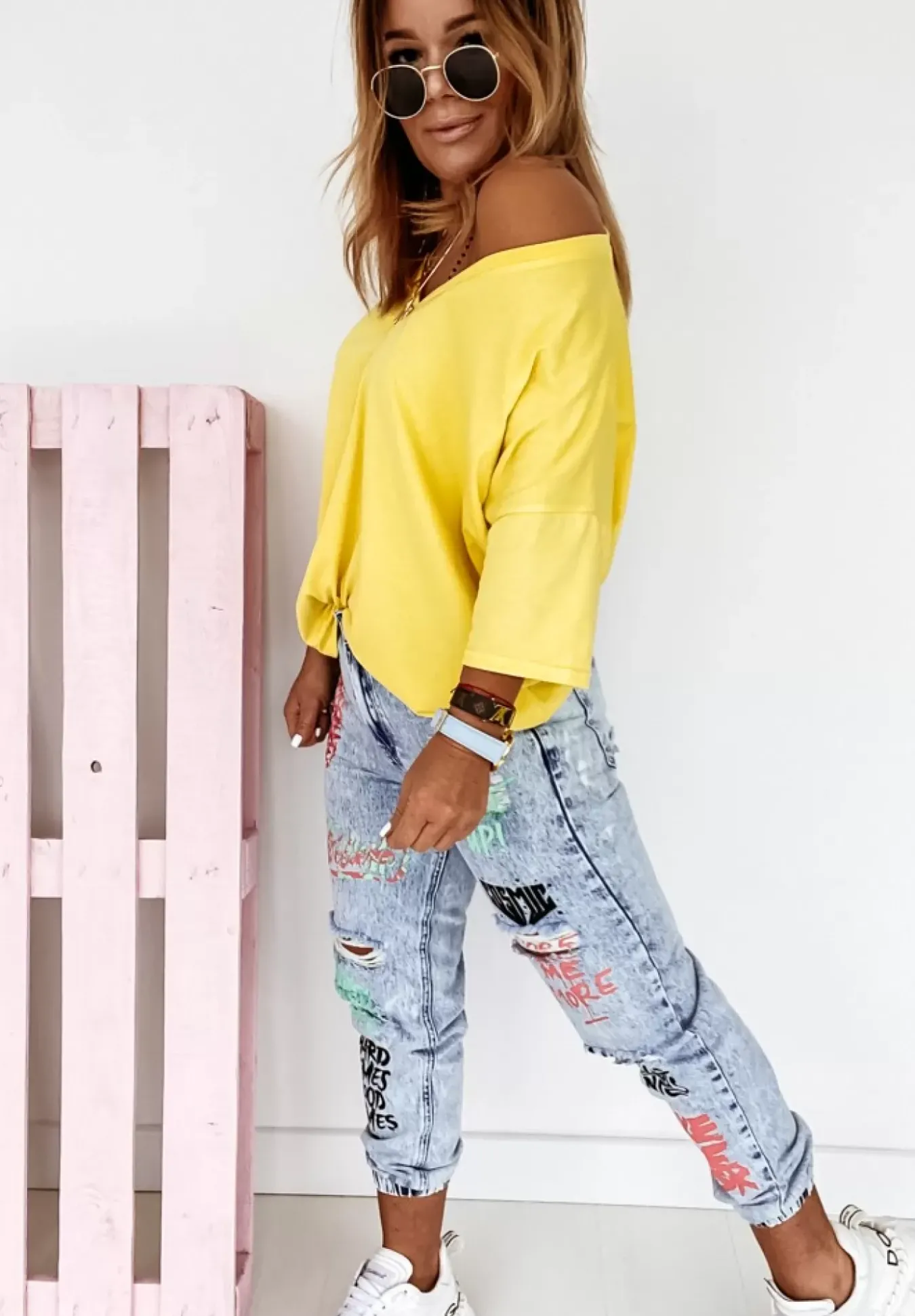T-Shirt Oversize Z Dekoltem W Serek Cascade Zolty