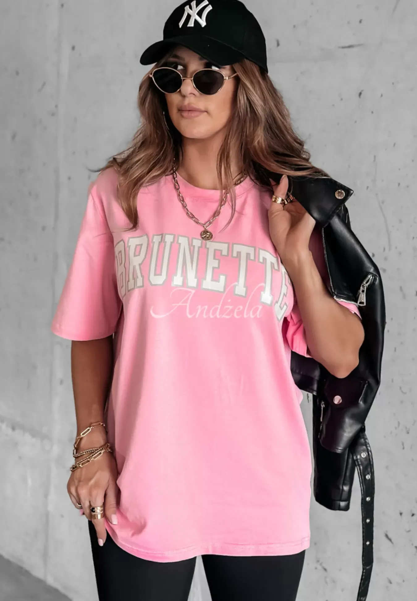 T-Shirt Z Nadrukiem Brunette Rozowy